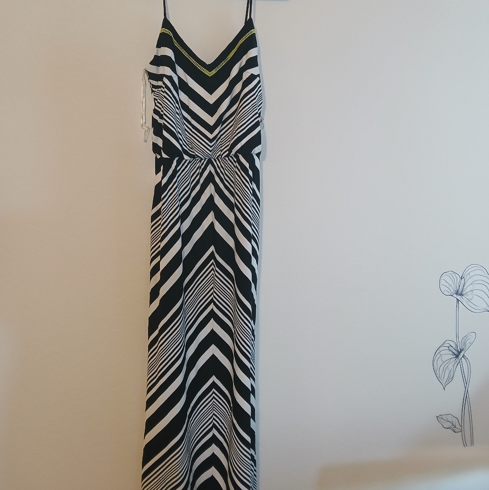 Vince Camuto Black & White Chevron Maxi Dress NWT